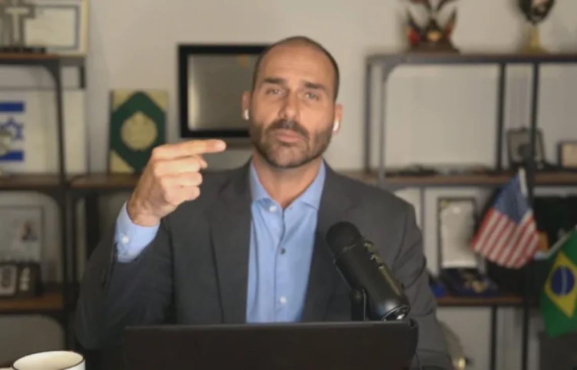 Eduardo Bolsonaro pede para votar dos EUA, mas falta até às sessões virtuais da Câmara
