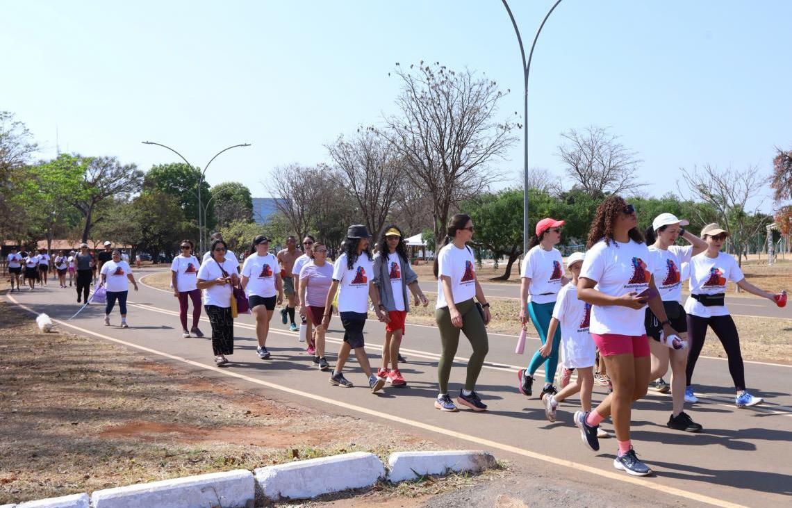 Caminhada reforça alerta sobre tumores ginecológicos no Distrito Federal