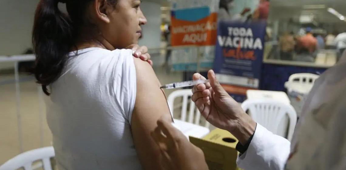 Vacina da Covid-19 também protege contra complicações cardíacas da doença