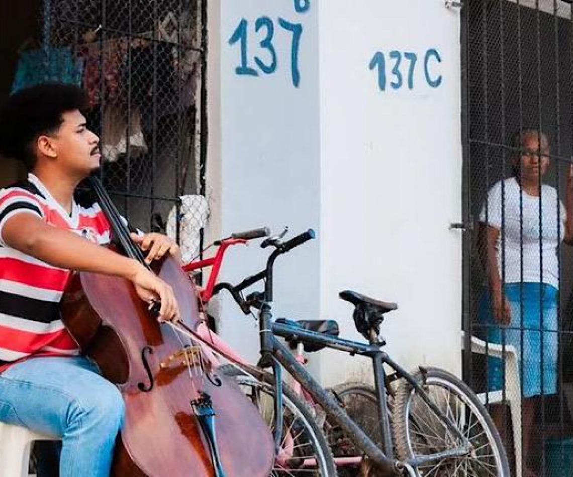 Jovens brasileiros da periferia lideram orquestra internacional pela paz em turnê na Ásia e no Vaticano