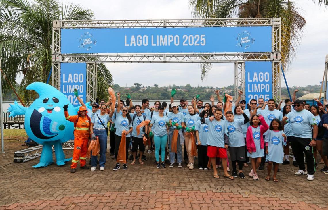 Dia Mundial da Limpeza retira 250 kg de resíduos do Lago Paranoá, no Distrito Federal