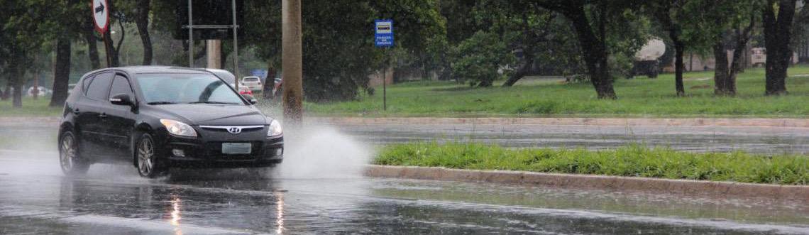 Chegada das chuvas no DF exige mais cuidado no trânsito; veja recomendações