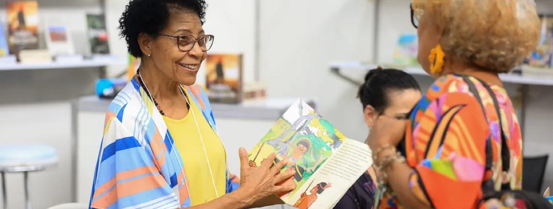 Começa a Bienal do Livro de Pernambuco, com grandes nomes da literatura nacional e buscando formar novos leitores