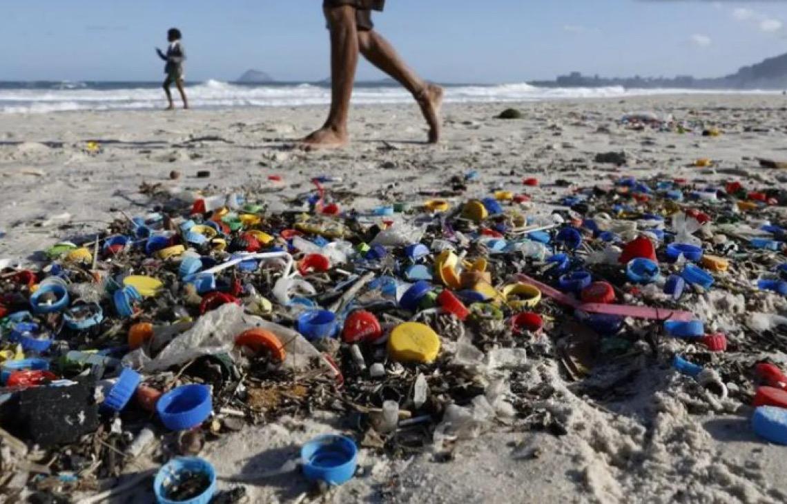 Brasil institui estratégia de enfrentamento à poluição plástica no oceano