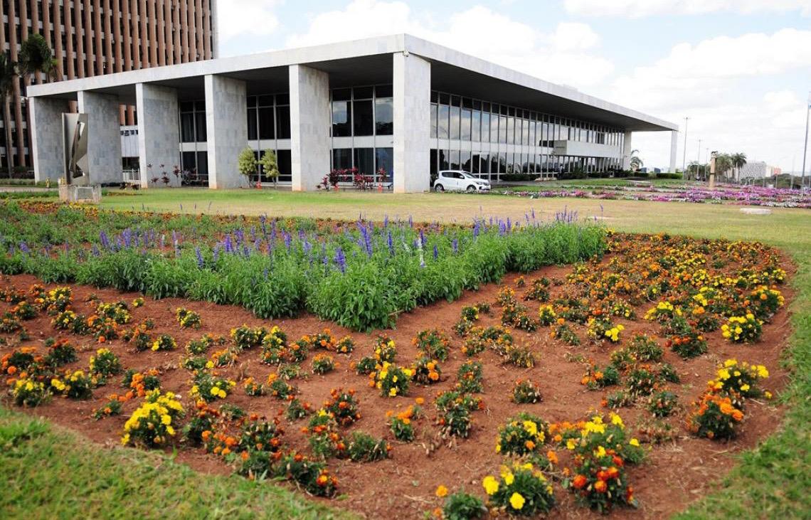 Decreto altera ponto facultativo em comemoração ao Dia do Servidor Público
