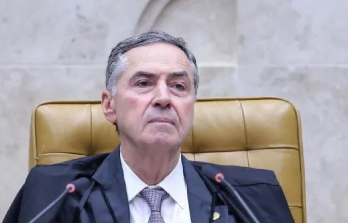 É hora de novos rumos, sem a exposição pública do STF, diz Barroso ao anunciar aposentadoria