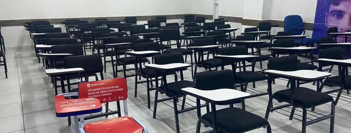 Jubs, com cadeiras vazias, campanha lembra vítimas de feminicídio