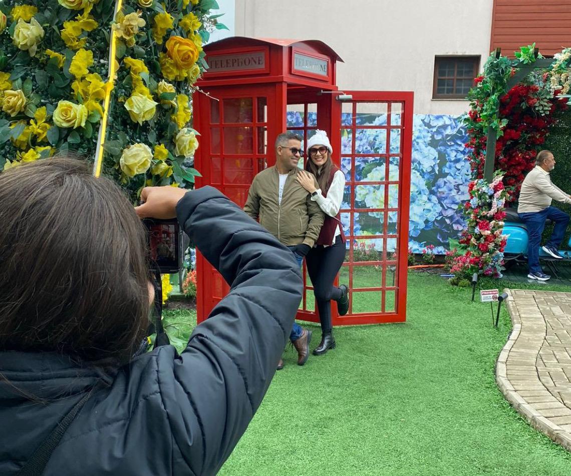 Atração de Gramado é inspirada em jardim de Dubai e oferece estrutura para ensaios fotográficos