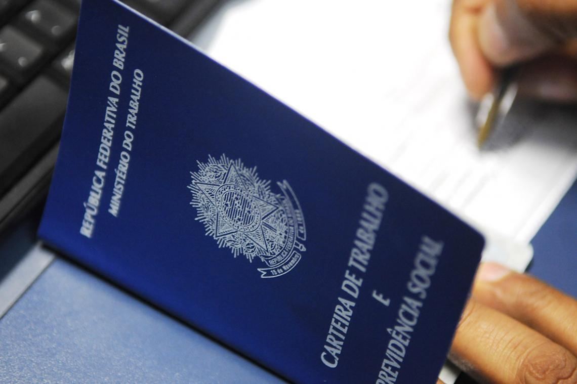 Agências do trabalhador têm vagas com salário de R$ 5 mil para pessoas com ensino médio e sem experiência