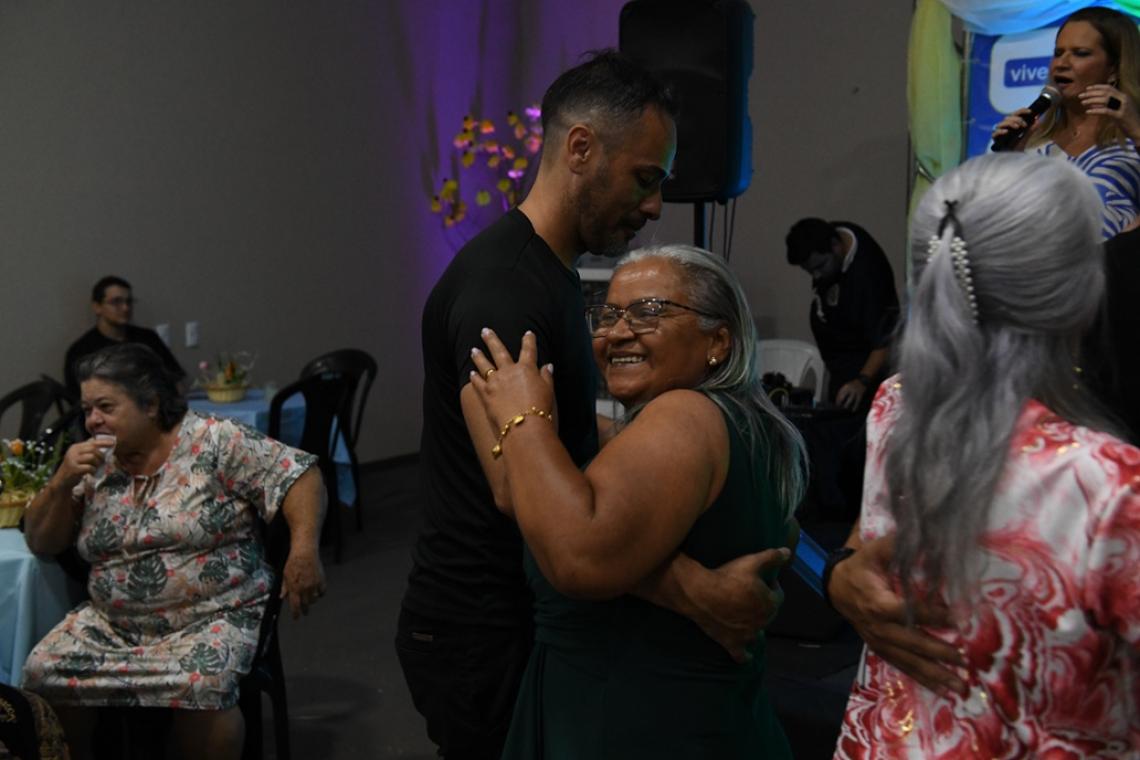 Cartilha orienta sobre direitos da pessoa idosa e cuidados na longevidade