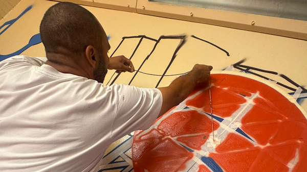 Grafite leva cor e dá vida às passagens subterrâneas do Plano Piloto