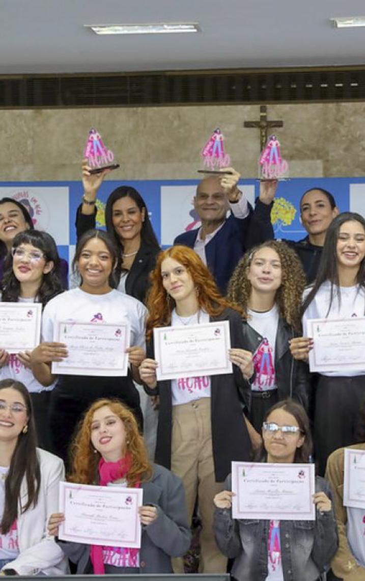 Empoderamento feminino: Estudantes festejam participação no programa Meninas em Ação