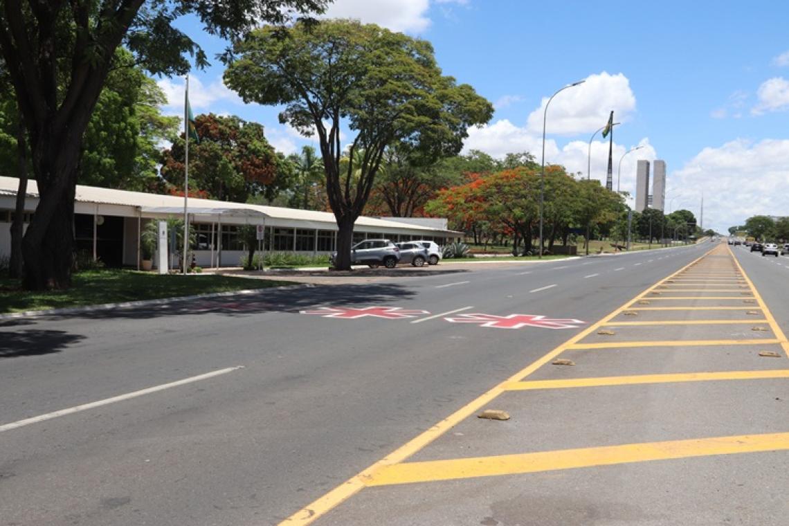 Sinalização de trânsito inédita homenageia o Corpo de Bombeiros do Distrito Federal