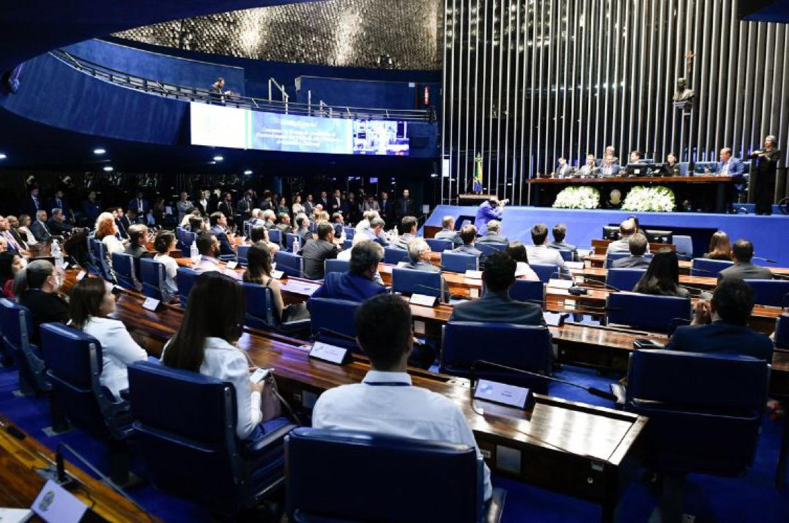 Congresso destina mais emendas para castrar pets do que para ambiente, inclusive na Amazônia