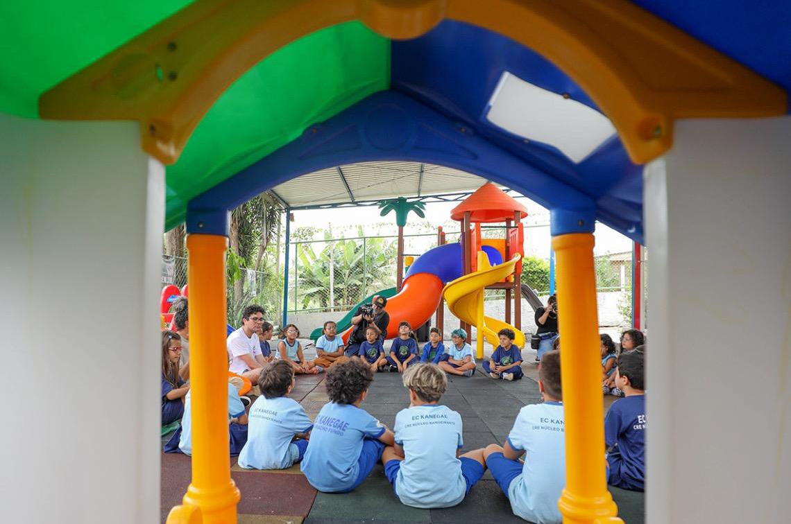 Projeto apoiado pelo FAC leva espetáculo teatral e oficina de musicalização para escolas públicas do DF