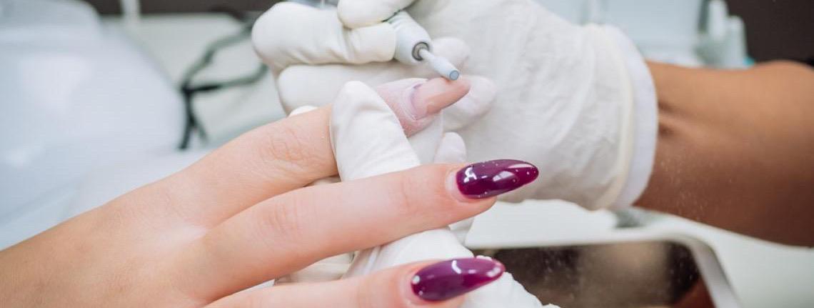 Anvisa proíbe duas substâncias utilizadas em produtos para unhas