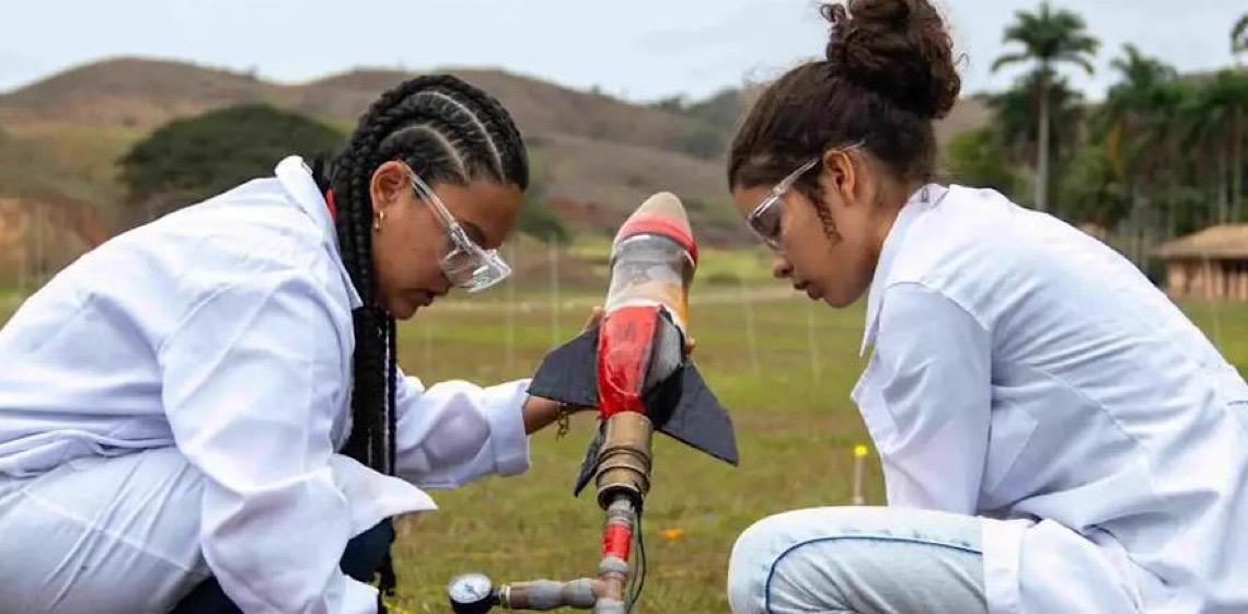 Jornada de Foguetes reunirá mais de 5 mil alunos do Brasil no Rio de Janeiro