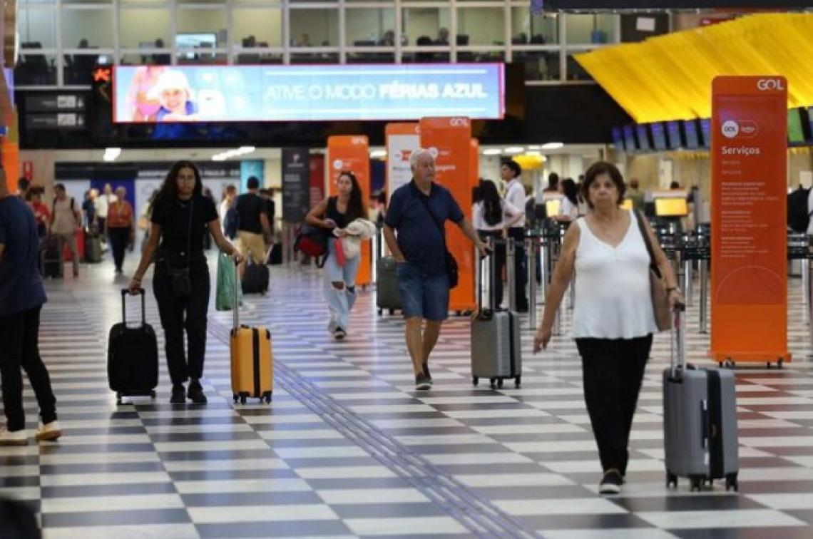 Aviação atinge recorde histórico em agosto e puxa crescimento do setor de transportes