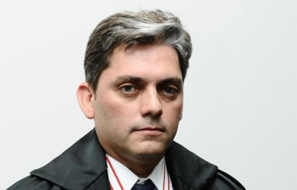 Artigo & Opinião de Everardo Gueiros - O Estado refém do crime