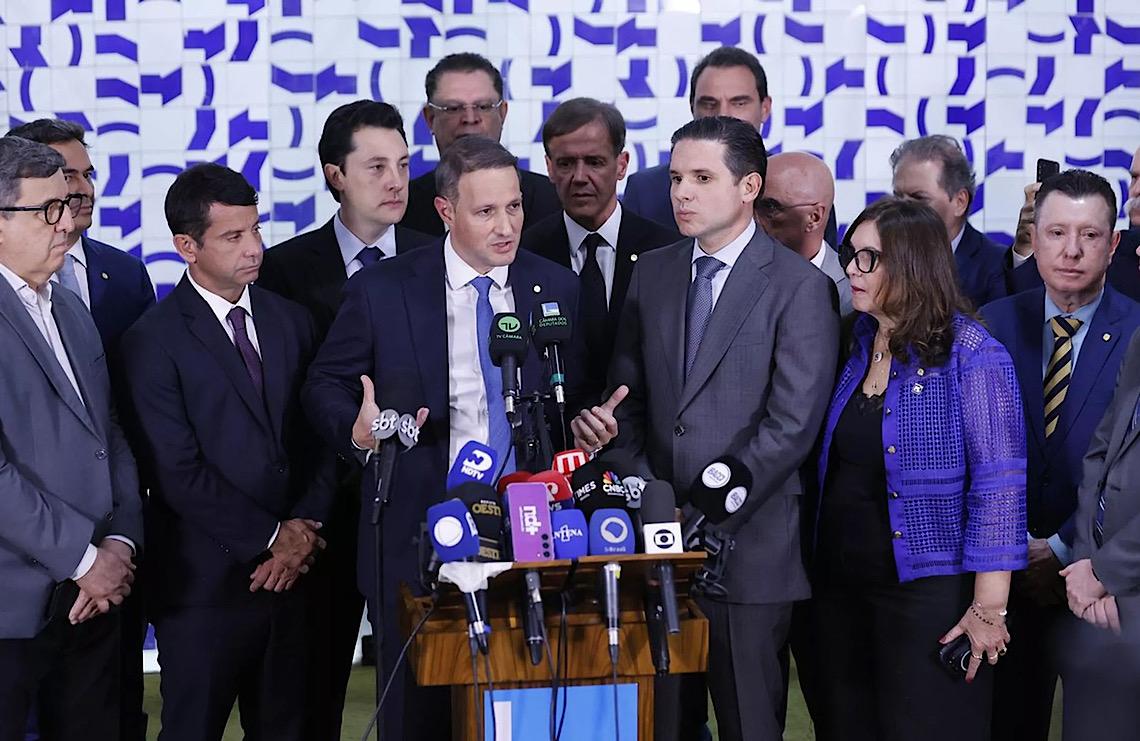 Governo vê tiro no pé da direita em ataque à PF no PL antifacção e celebra recuo de Derrite