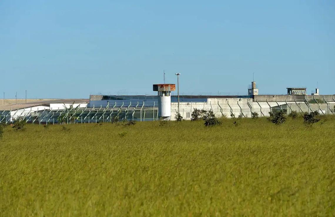 Ibaneis diz não garantir condições da Papuda para receber Bolsonaro sem conhecer quadro de saúde