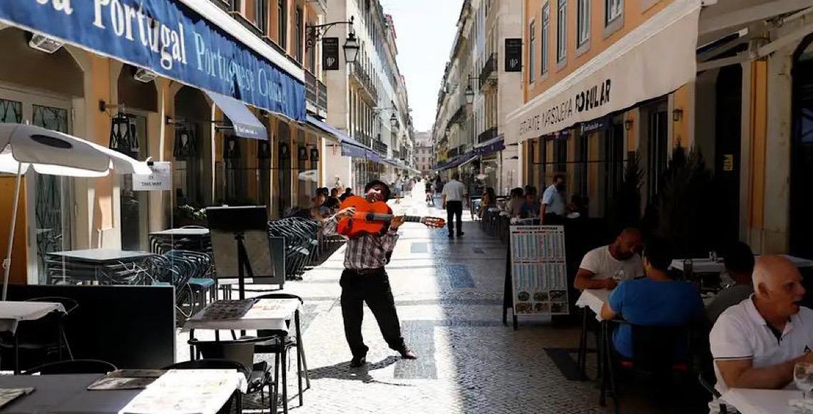 Startup criada por brasileiros usa IA para facilitar imigração em Portugal