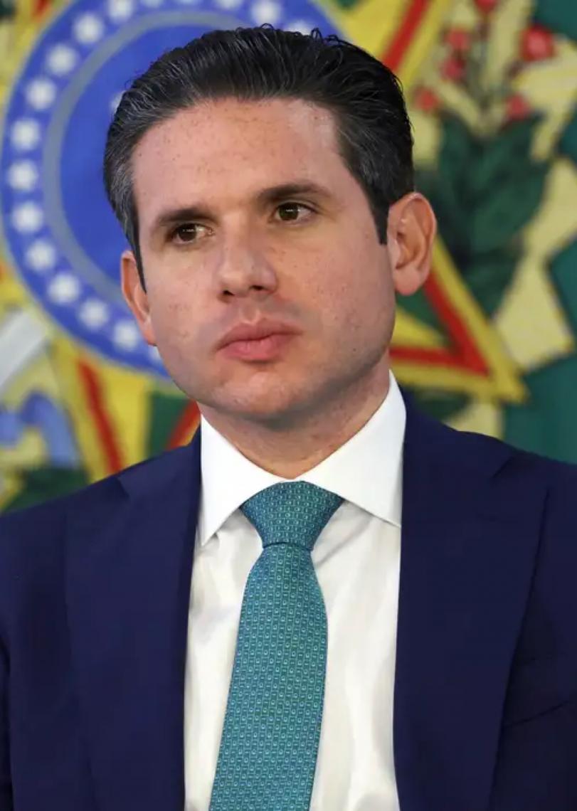 Com fuga de Ramagem, Motta proíbe deputados de votarem do exterior 