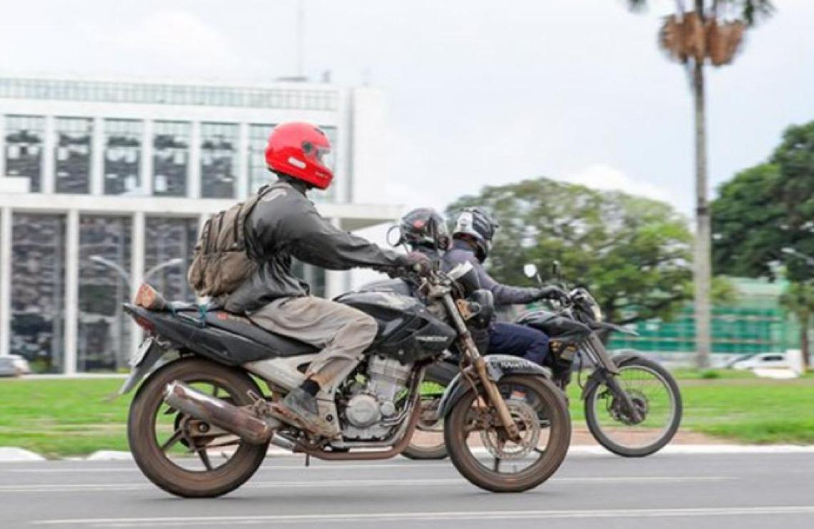 Mortes de motociclistas no trânsito aumentam 15 vezes em 20 anos. Jovens são maioria