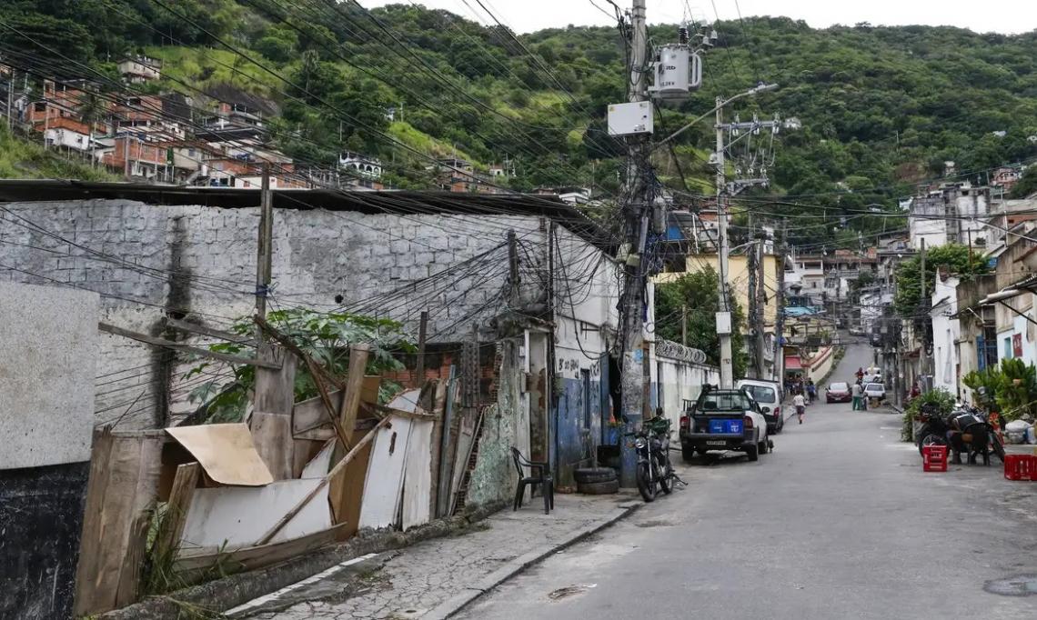Dois em cada três habitantes de favela moram em vias sem árvores