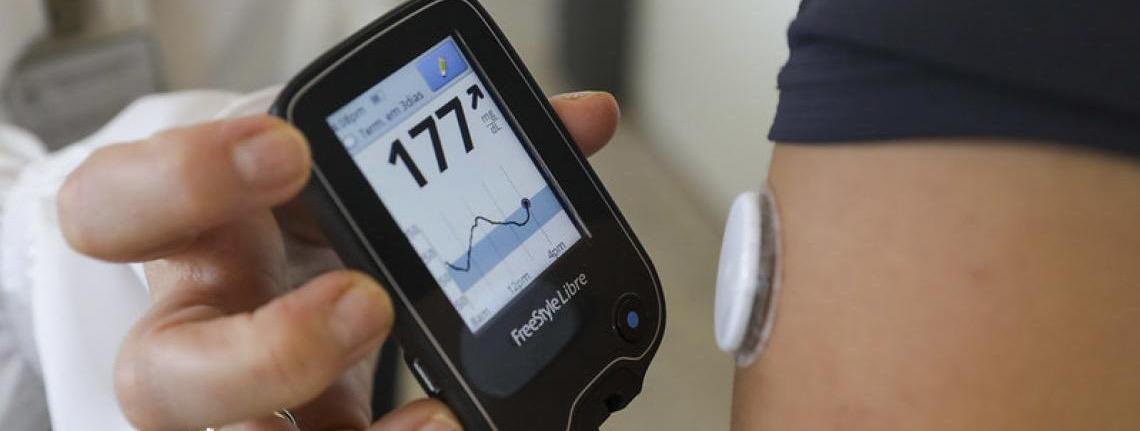 Programa de Monitorização Contínua de Glicose completa 5 anos e melhora a vida de mais de 800 pacientes