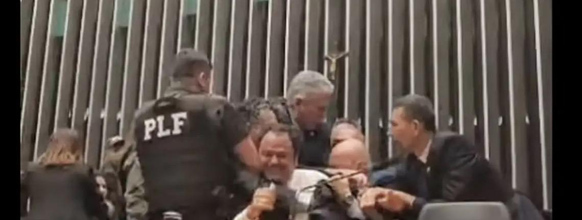 Por Matheus Leitão: A aprovação da vergonhosa ajuda a golpistas em meio à baixaria política