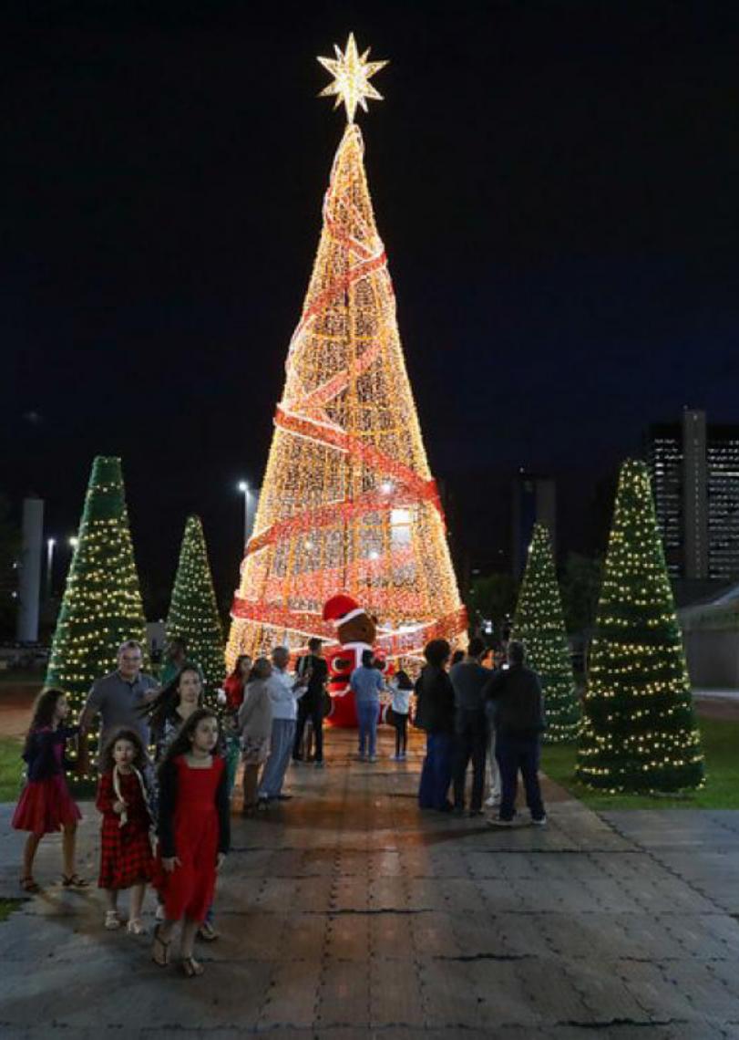 Nosso Natal 2025 ilumina Esplanada e atrai famílias com espetáculos gratuitos