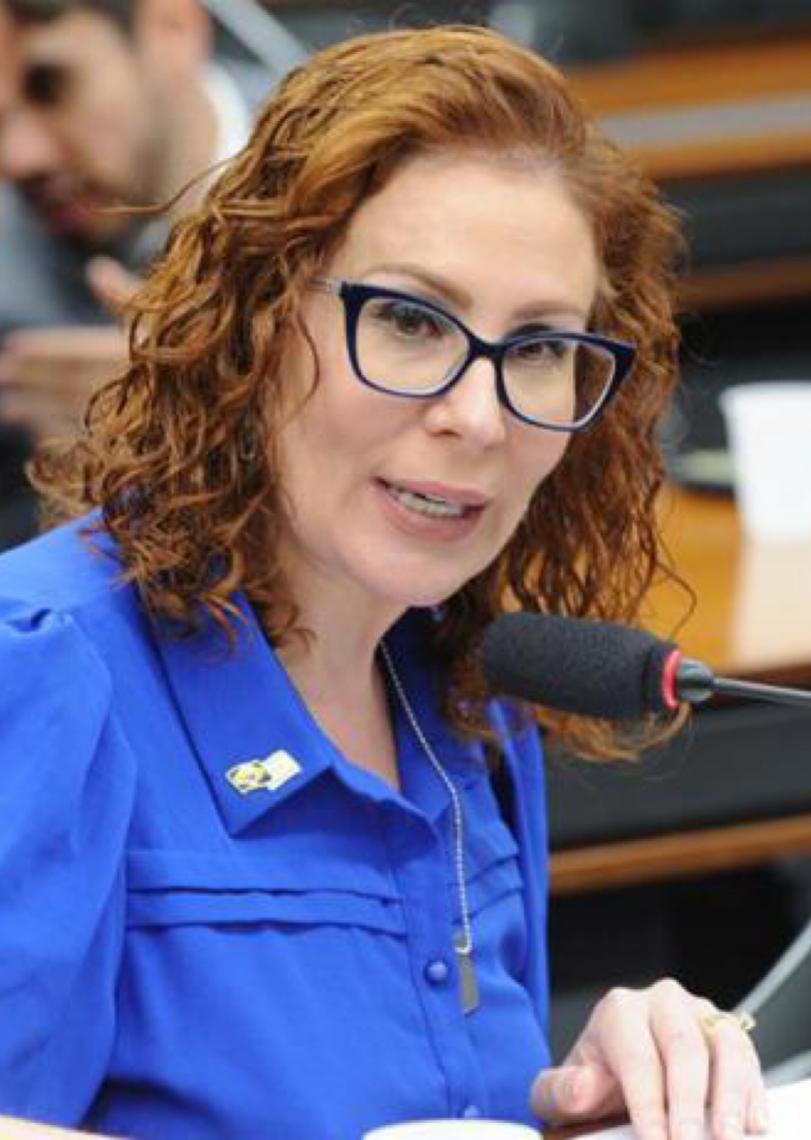 Câmara dos Deputados salva mandato da bolsonarista Carla Zambelli