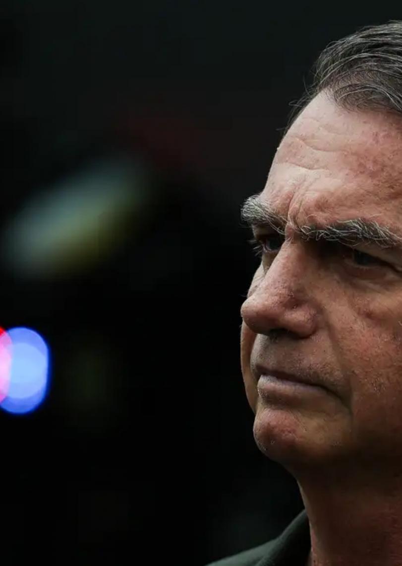 Justiça suspende benefícios vitalícios durante prisão de Jair Bolsonaro 