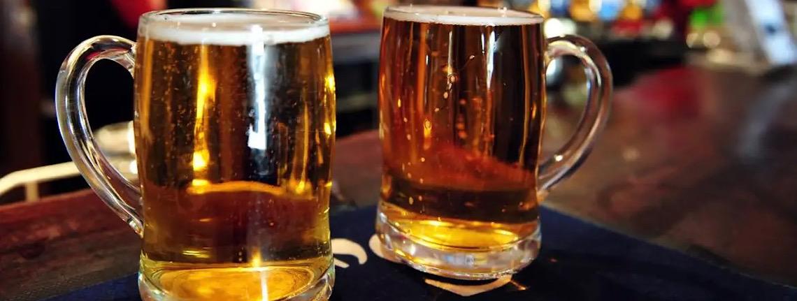 Estudante brasileira desenvolve copo que detecta bebida adulterada com drogas ou metanol