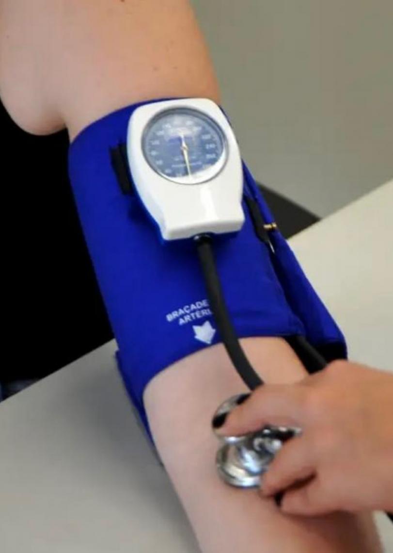 Médicos publicam alerta para riscos de prescrição e uso de testosterona para mulher