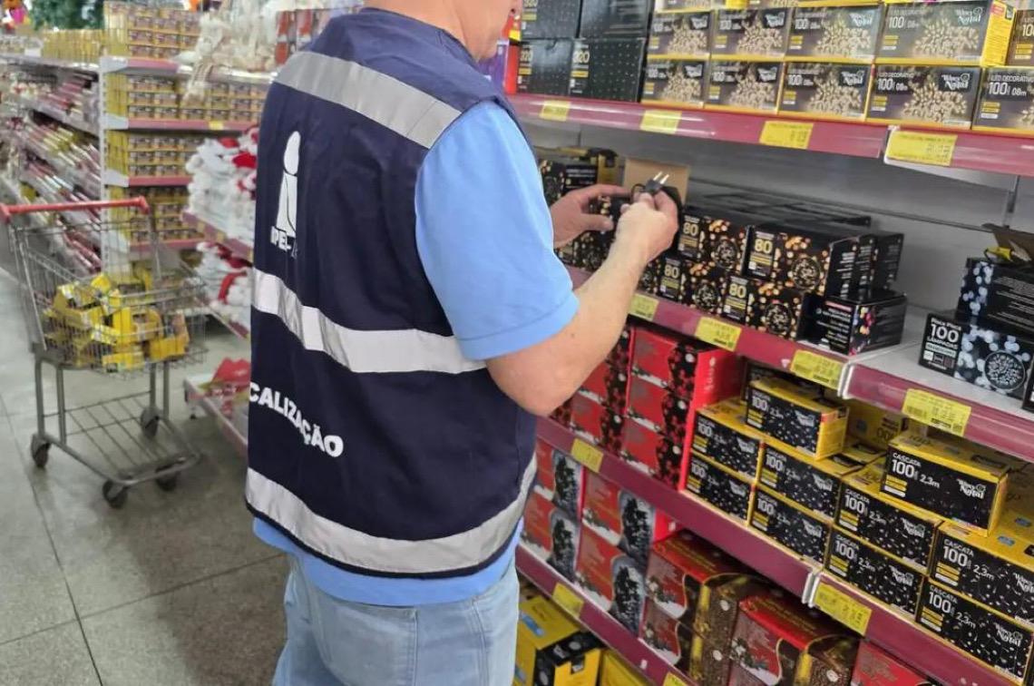 Inmetro flagra 90 mil produtos com irregularidades