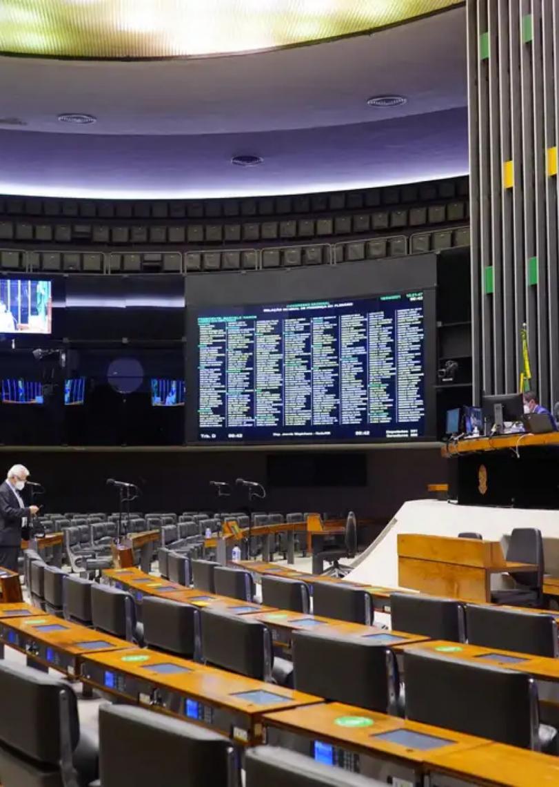 Professores podem acumular cargo público, decide Congresso Nacional