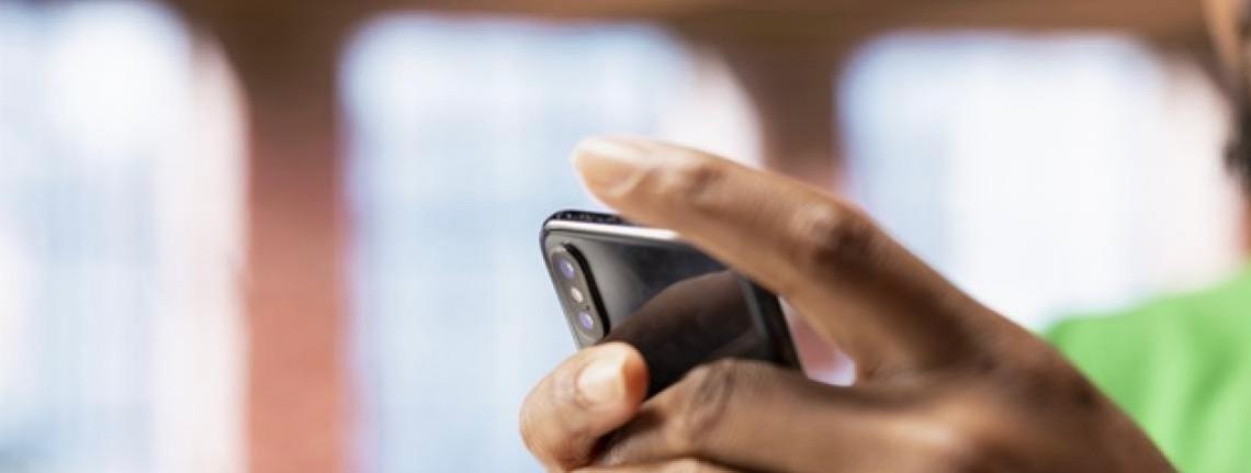 Brasileiro está falando menos de política no WhatsApp, mostra estudo do InternetLab e da Rede Conhecimento Social