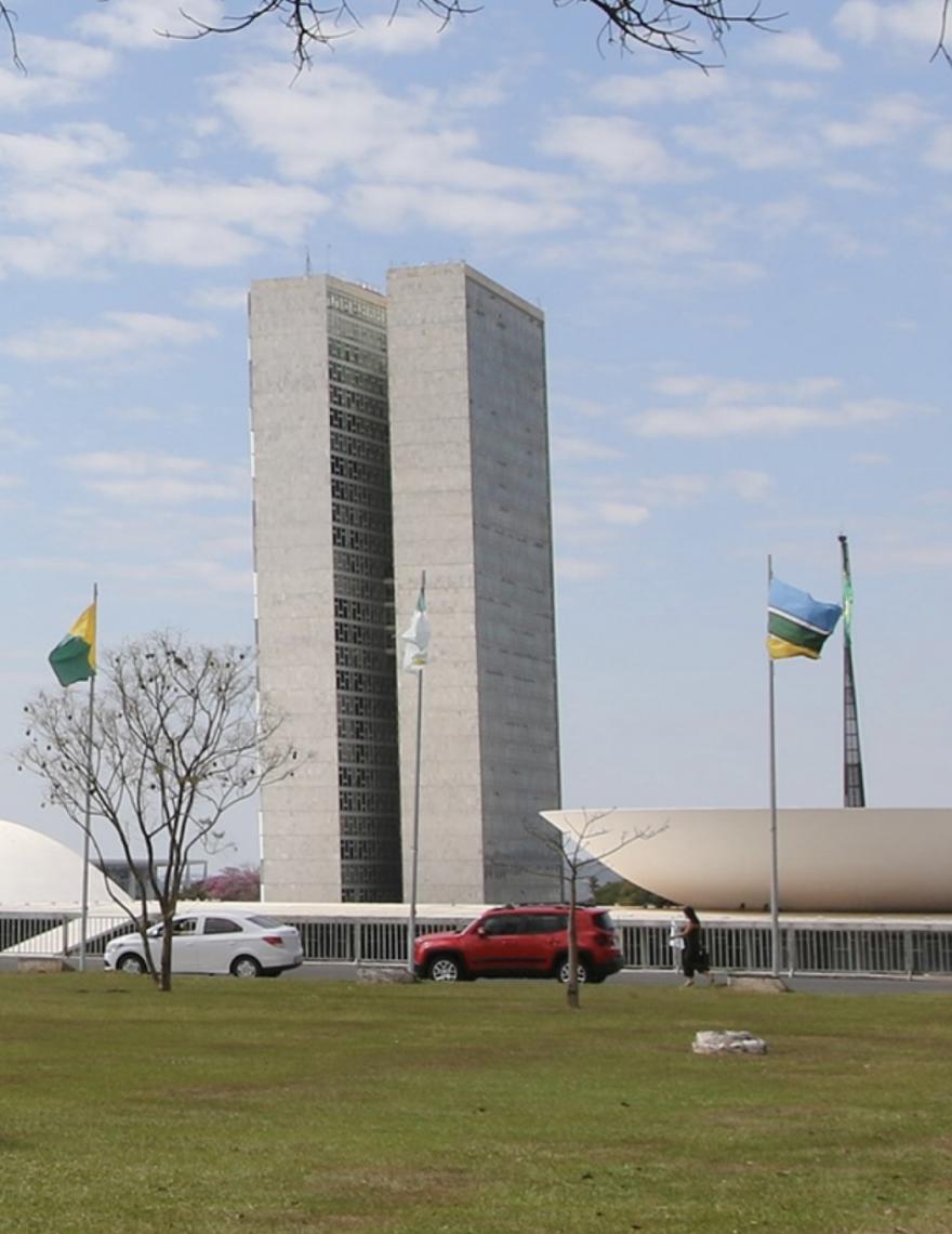 Congresso se reaproxima do governo e desloca crise para o Judiciário