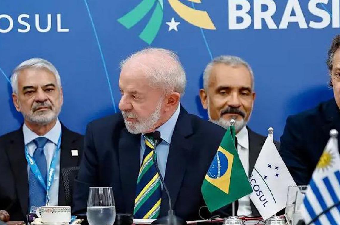 Foz do Iguaçu lançou bases do Mercosul em contraste com rivalidade Lula-Milei