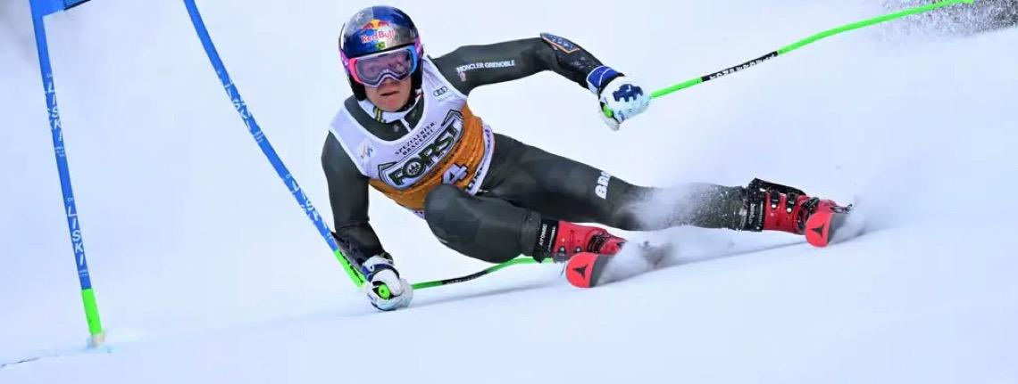 Brasileiro Lucas Pinheiro é prata em etapa da Copa do Mundo de Esqui Alpino 