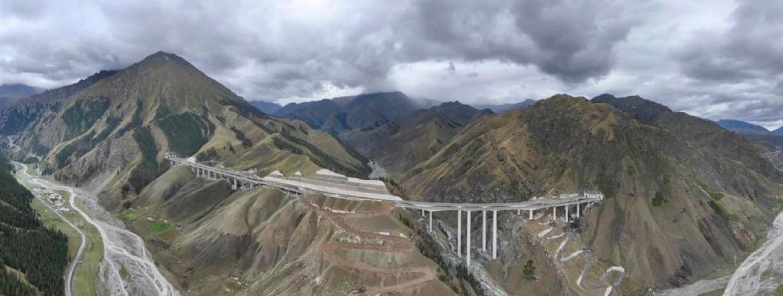 Túnel rodoviário mais longo do mundo será aberto ao tráfego em Xinjiang até o final do ano