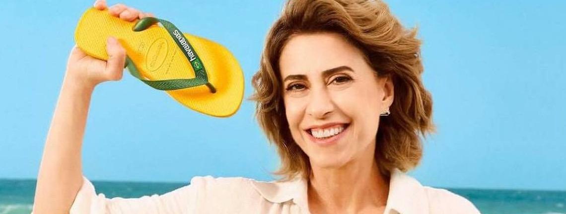 Comercial dos chinelos Havaianas com Fernanda Torres divide direita e esquerda