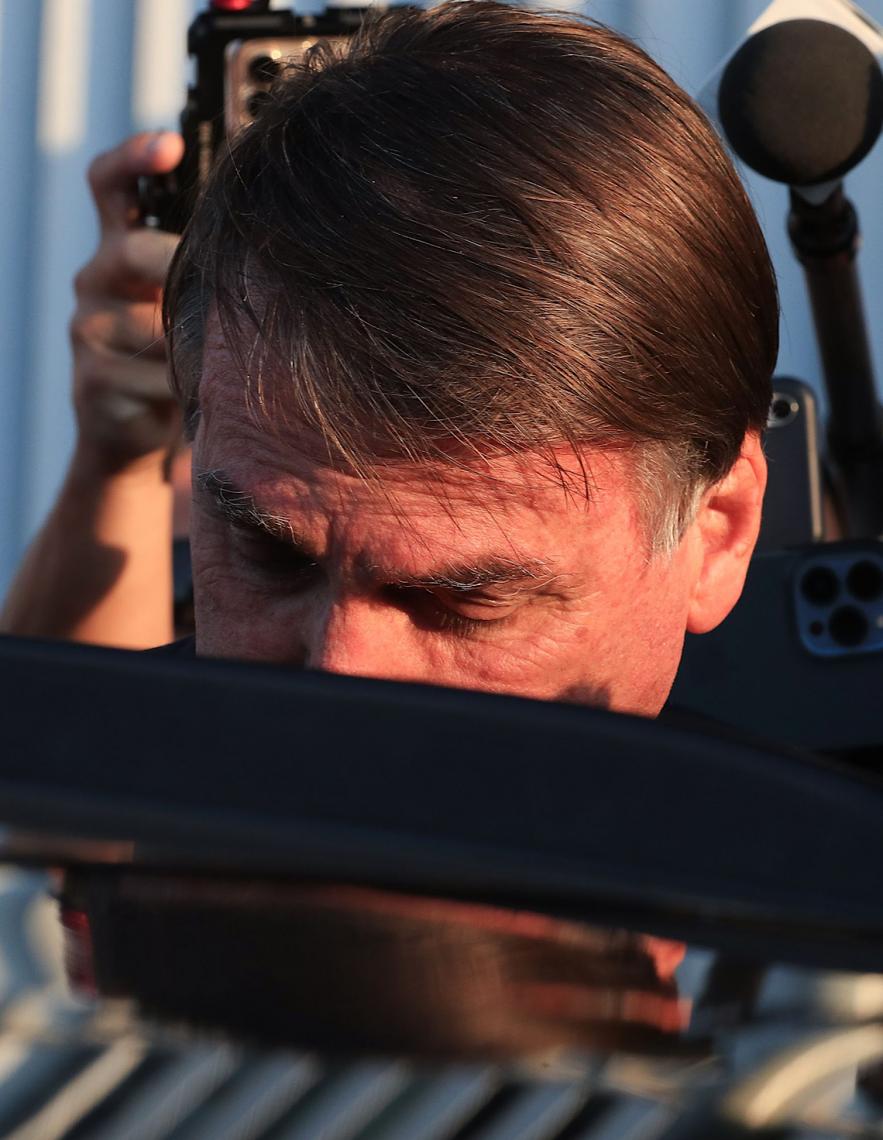 Recuperação da cirurgia, problema de Bolsonaro, pode ser de até um mês