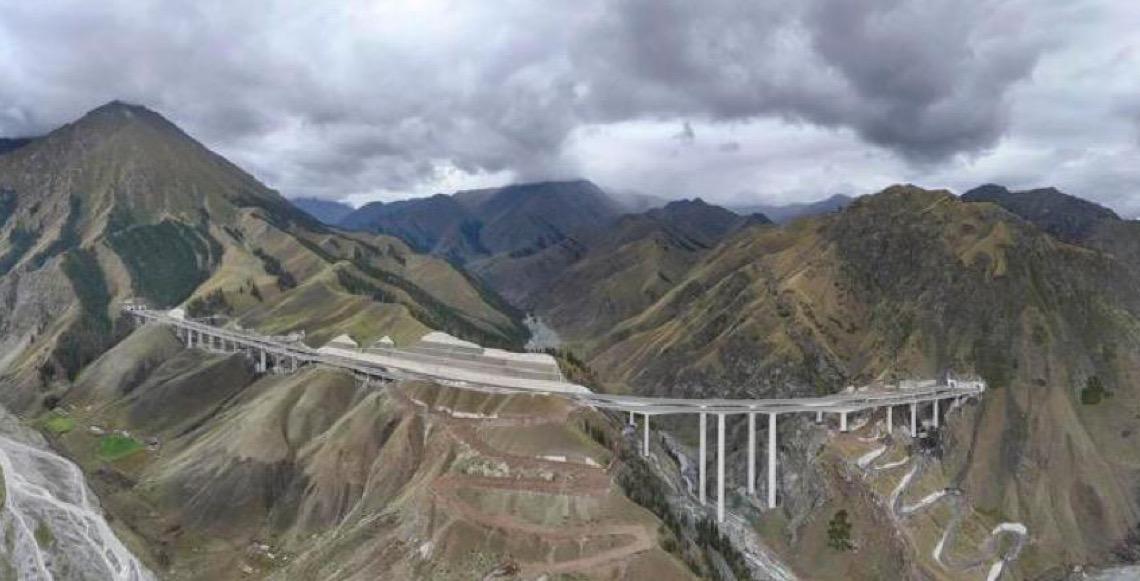 Túnel rodoviário mais longo do mundo será aberto ao tráfego em Xinjiang este ano