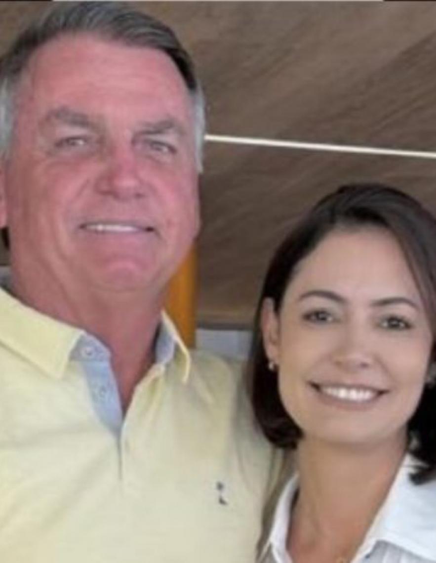 Bolsonaro é submetido a novo procedimento para conter soluços