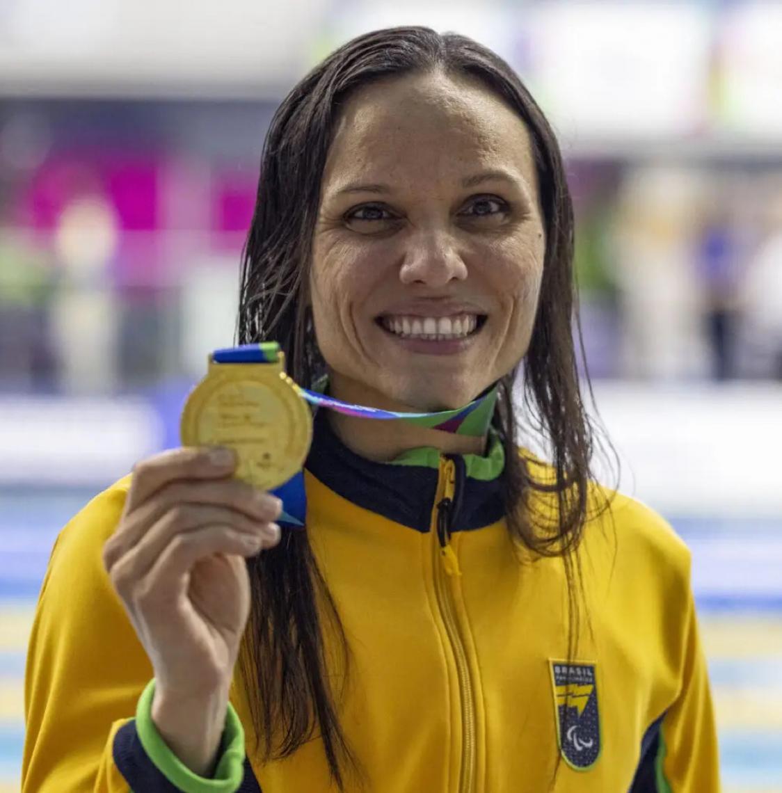 Maior campeã paralímpica, nadadora Carol Santiago aprova testes para 2028 