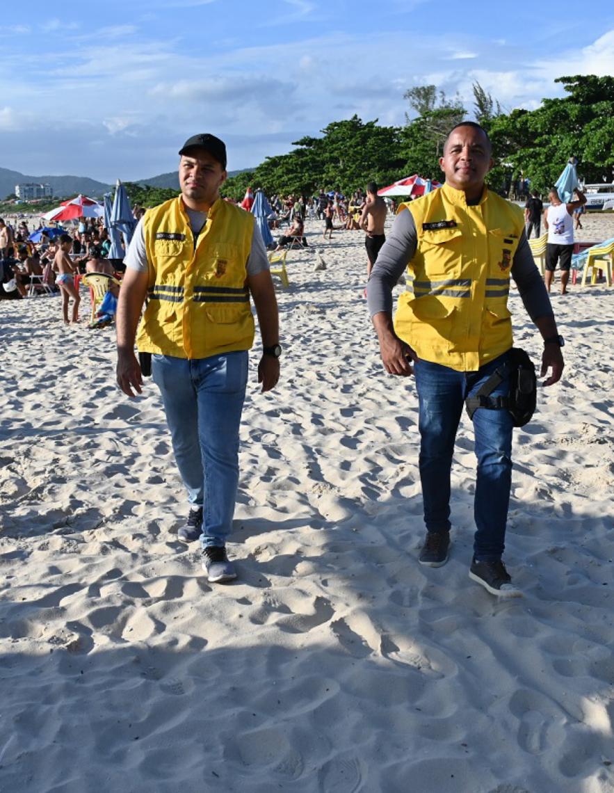 Saiba se barracas e quiosques podem cobrar por cadeira e guarda-sol na praia