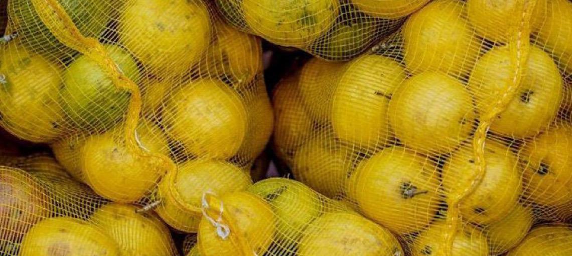Pepino e laranja são os alimentos campeões de agrotóxicos em nova análise da Anvisa